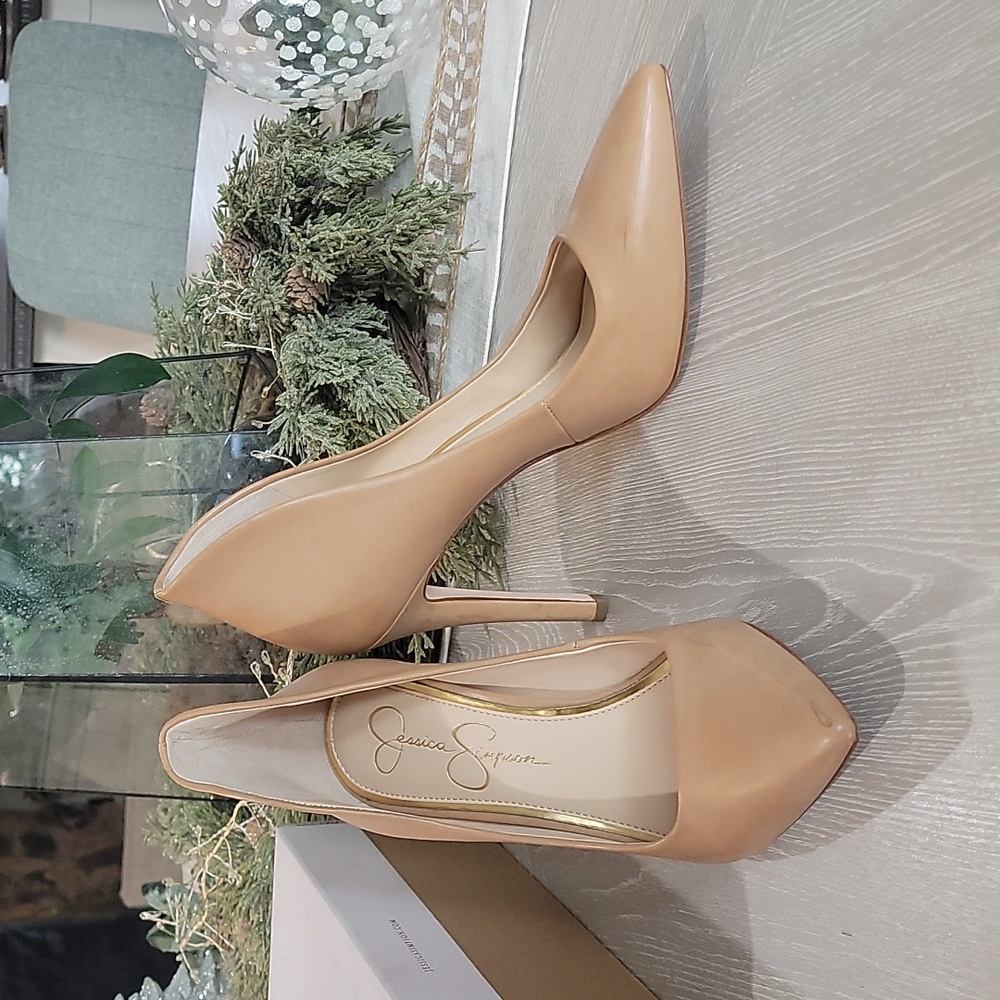 Jessica Simpson Women's Cambredge Pointed Toe Pump Buff 7.5